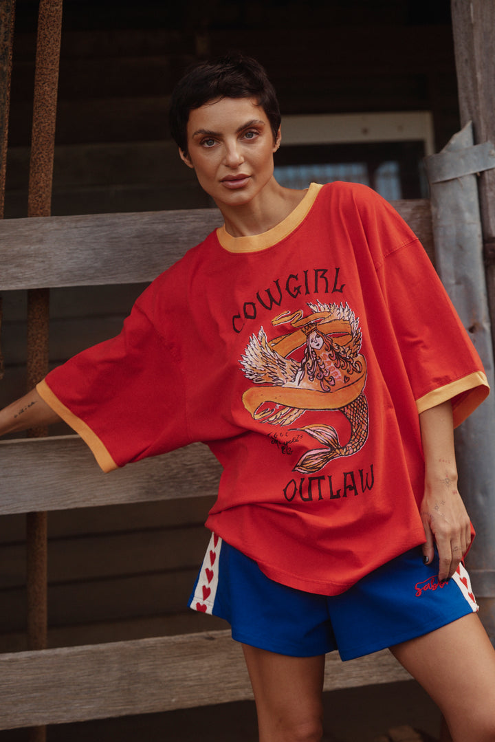 THE VERY OVERSIZED COWGIRL OUTLAW TEE - RED