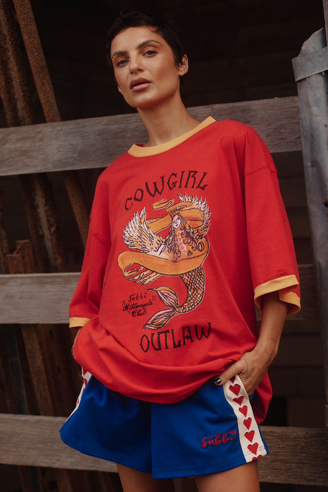 THE VERY OVERSIZED COWGIRL OUTLAW TEE - RED