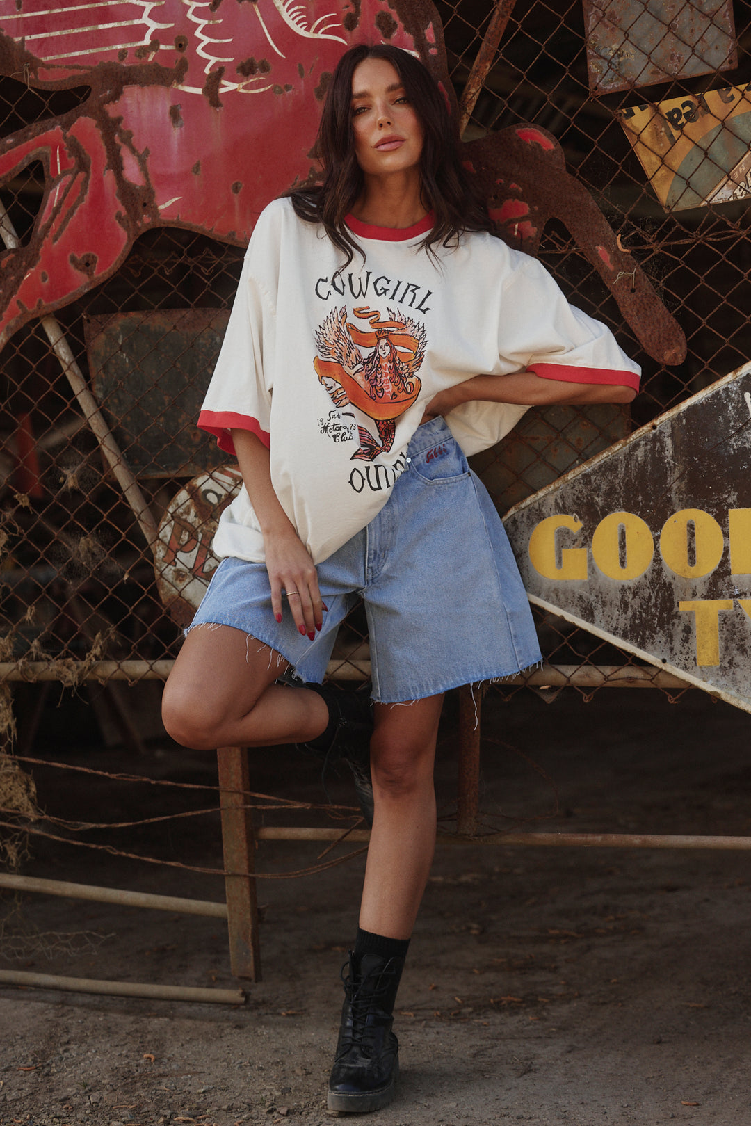 THE VERY OVERSIZED COWGIRL OUTLAW TEE - WHITE