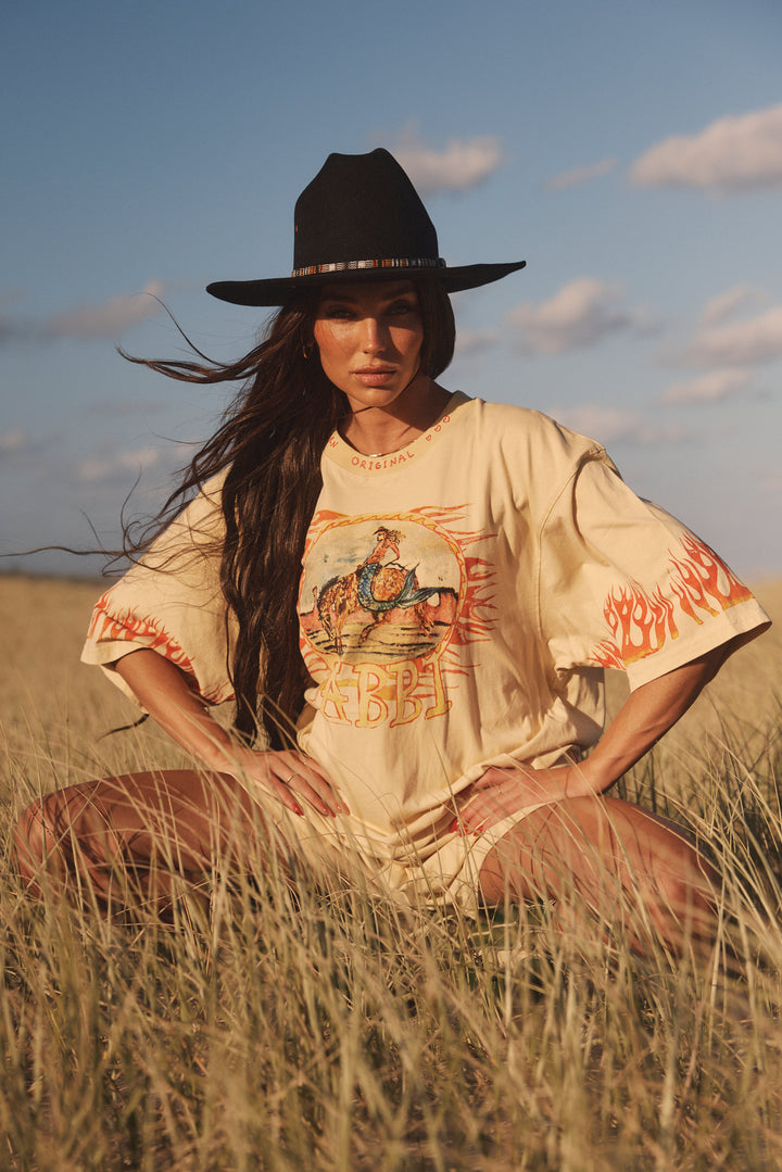 THE VERY OVERSIZED FLAMING COWBOY TEE  - SAND