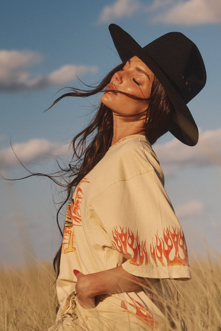 THE VERY OVERSIZED FLAMING COWBOY TEE  - SAND