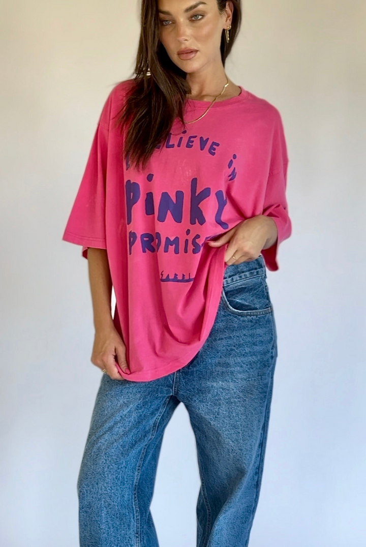 PINKY PROMISES TEE  - PINK